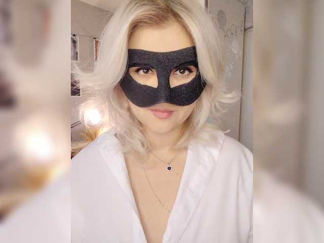 LOVEMENOW23 live cam on BongaCams