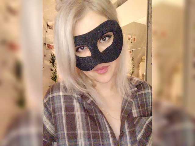 LOVEMENOW23 live cam on BongaCams