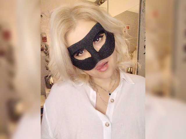 LOVEMENOW23 live cam on BongaCams