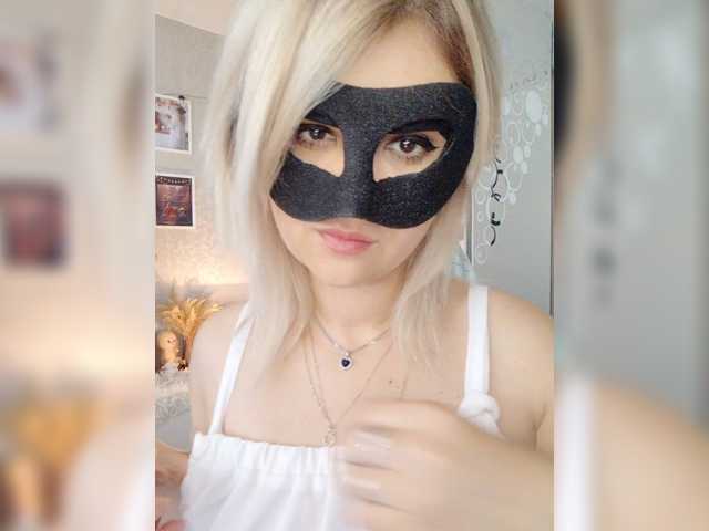 LOVEMENOW23 live cam on BongaCams