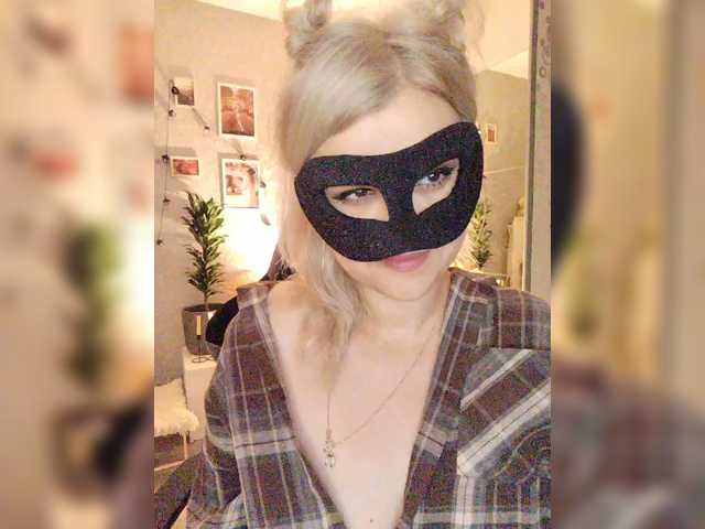 LOVEMENOW23 live cam on BongaCams