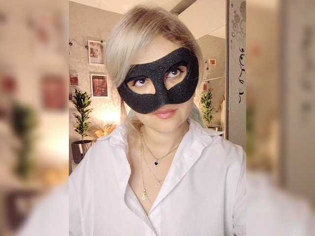 LOVEMENOW23, live now on BongaCams