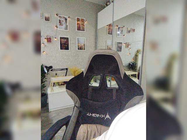 LOVEMENOW23 live cam preview