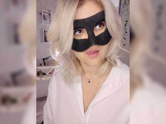 LOVEMENOW23 live cam on BongaCams