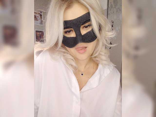 LOVEMENOW23 live cam on BongaCams