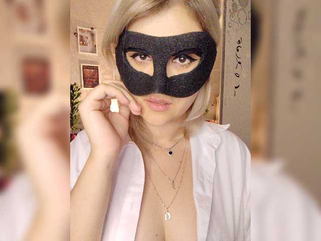LOVEMENOW23, live now on BongaCams