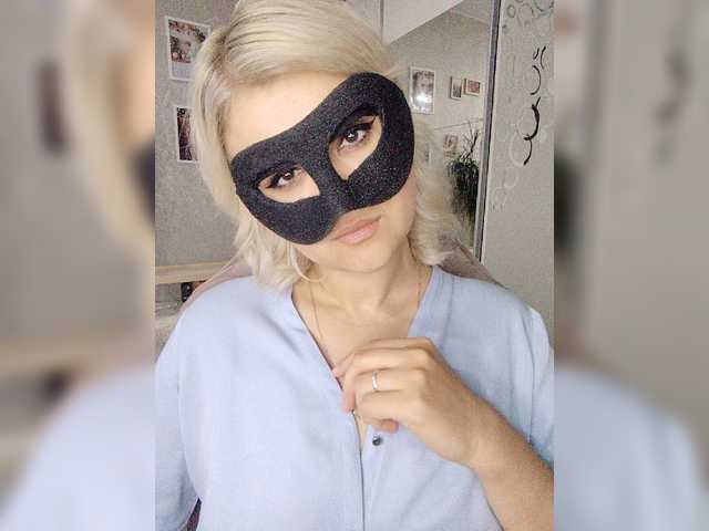LOVEMENOW23 live cam on BongaCams
