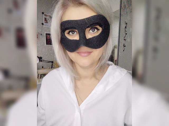 LOVEMENOW23 live cam on BongaCams
