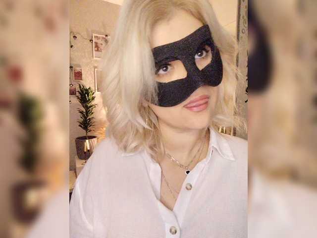 LOVEMENOW23 live cam on BongaCams