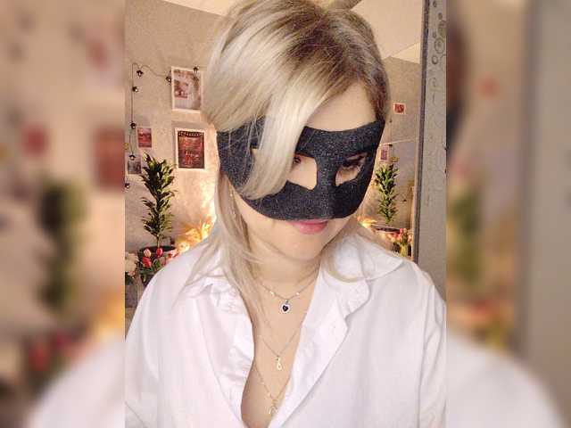LOVEMENOW23, live now on BongaCams