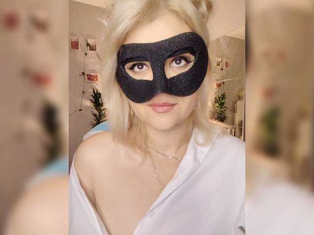 LOVEMENOW23 live cam on BongaCams