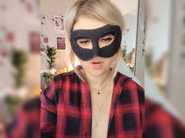 LOVEMENOW23 live cam on BongaCams