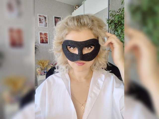 LOVEMENOW23's BongaCams show and profile