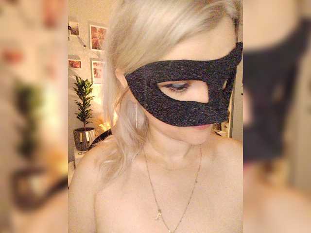 LOVEMENOW23 live cam on BongaCams