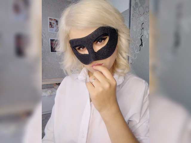 LOVEMENOW23 live cam on BongaCams