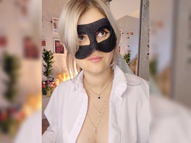 LOVEMENOW23, live now on BongaCams