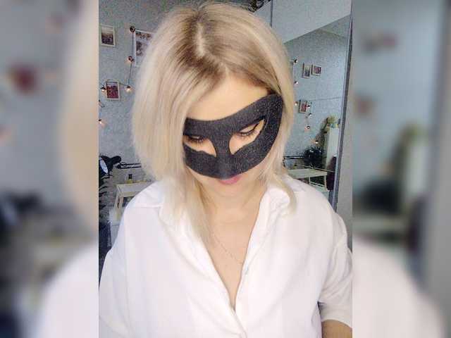 LOVEMENOW23 live cam on BongaCams