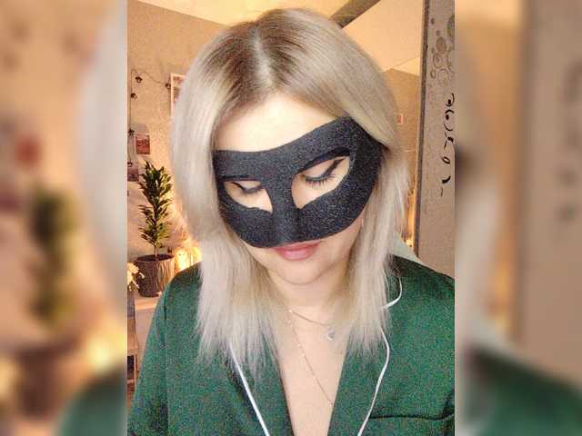 le modèle blackmask_ est en webcam porno dans un show sur le site bongacams, il possède les tags suivants: White/Caucasian,Blonde,Shaved