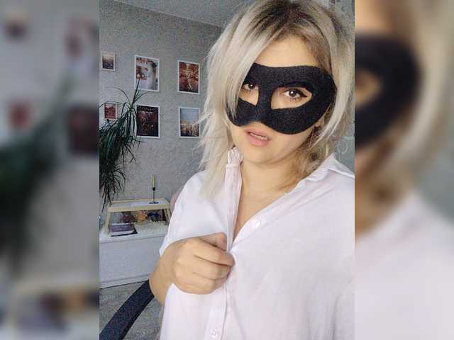 LOVEMENOW23 live cam on BongaCams