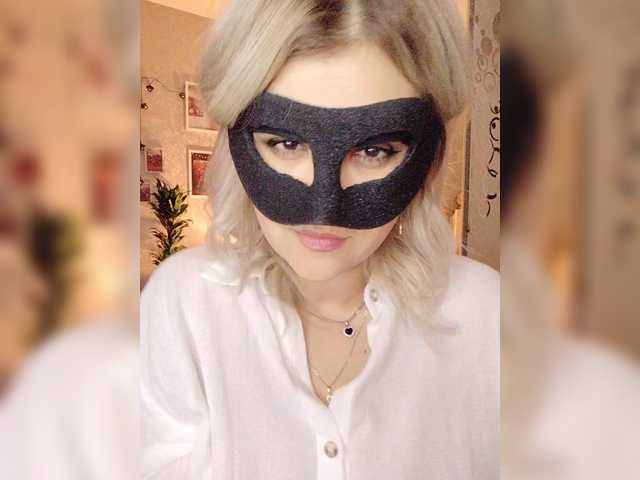 LOVEMENOW23, live now on BongaCams