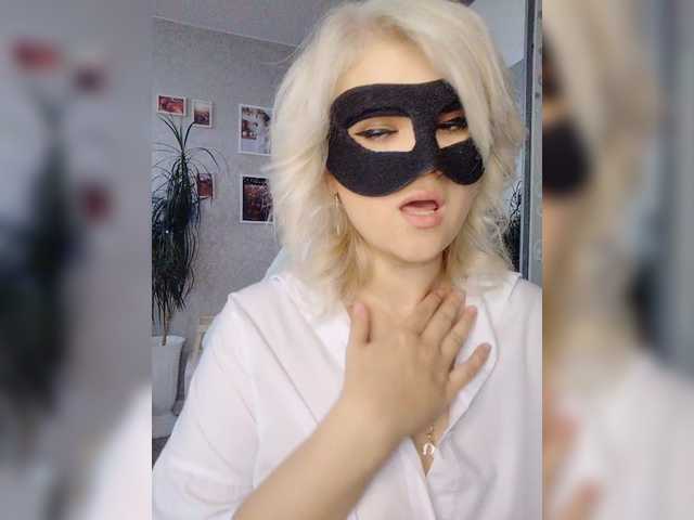 LOVEMENOW23 live cam on BongaCams