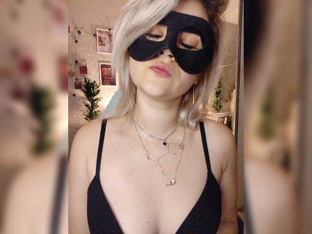 LOVEMENOW23, live now on BongaCams
