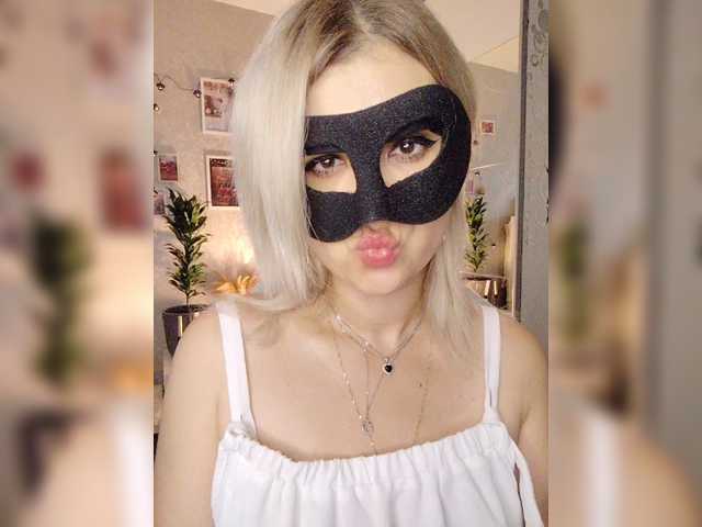 LOVEMENOW23 live cam on BongaCams
