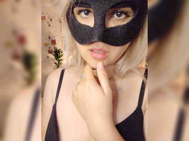 LOVEMENOW23's webcam live show