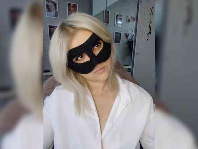 LOVEMENOW23 Live Webcam on BongaCams