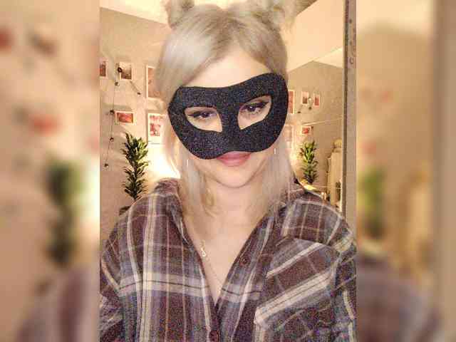 LOVEMENOW23's webcam live show