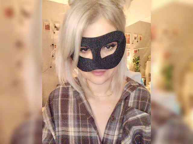LOVEMENOW23's webcam live show