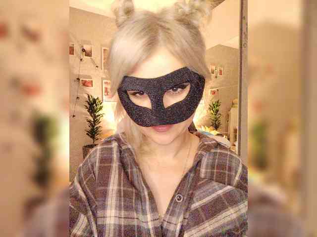 LOVEMENOW23's webcam live show