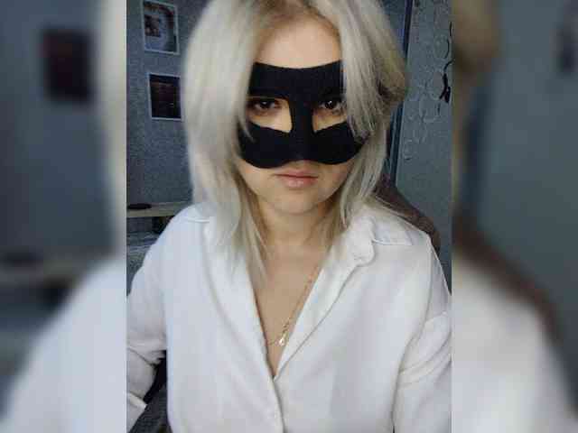 LOVEMENOW23 Live Webcam on BongaCams