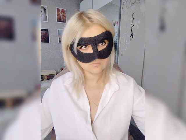 LOVEMENOW23 Live Webcam on BongaCams
