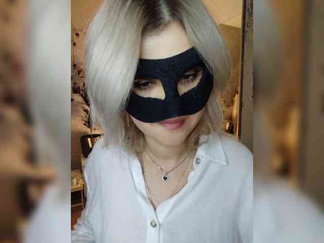 LOVEMENOW23 Live Webcam on BongaCams