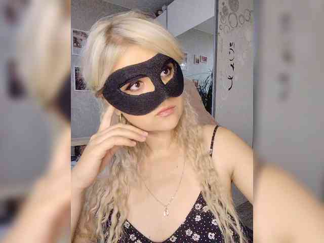 Modella: blackmask_