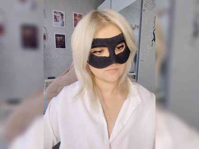 LOVEMENOW23 Live Webcam on BongaCams