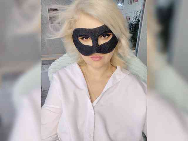 LOVEMENOW23 Live Webcam on BongaCams