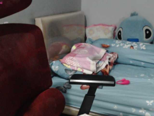 BubbleButtPinay live cam preview