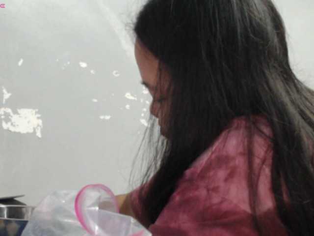 BubbleButtPinay — live female cam