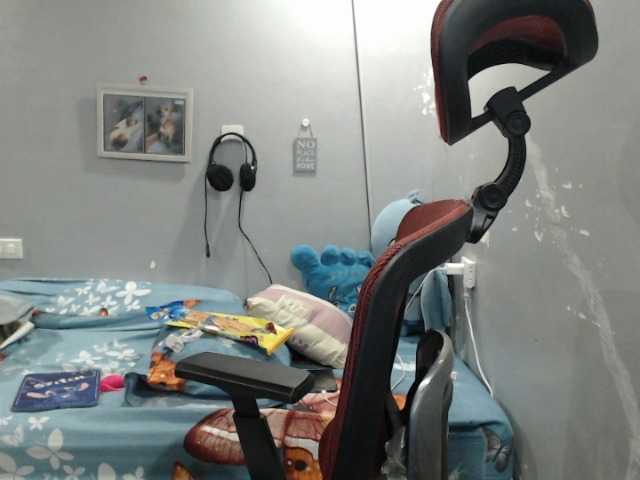 BubbleButtPinay webcam model