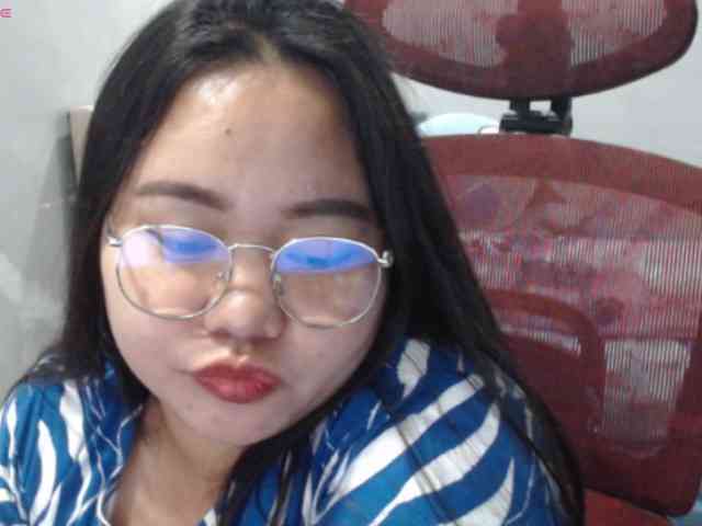 BubbleButtPinay webcam