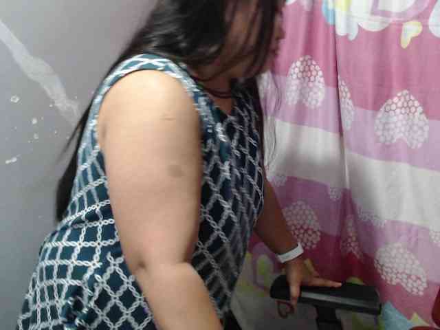 BubbleButtPinay webcam