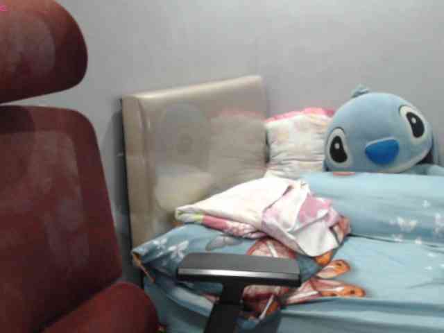 BubbleButtPinay webcam