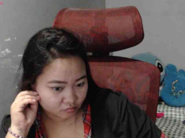 BubbleButtPinay webcam