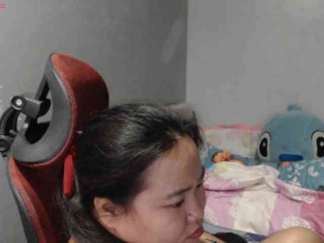 Model: BubbleButtPinay