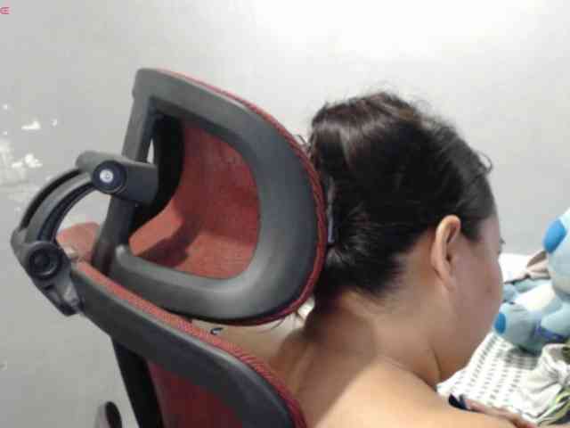 BubbleButtPinay webcam