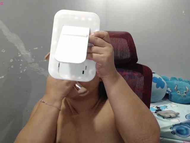 BubbleButtPinay webcam