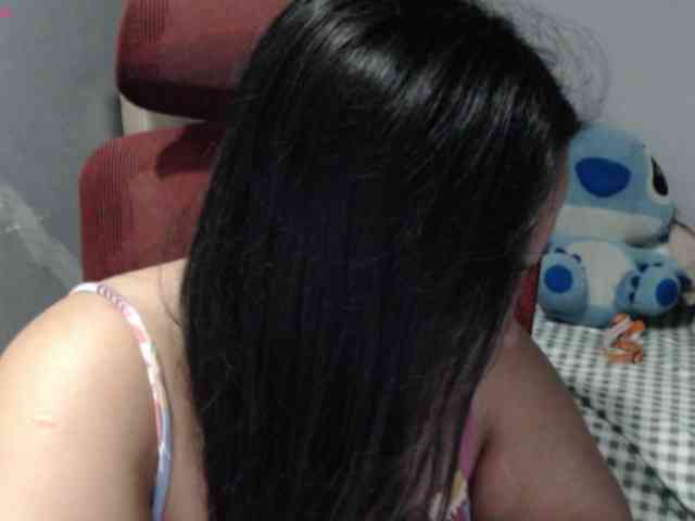 BubbleButtPinay webcam