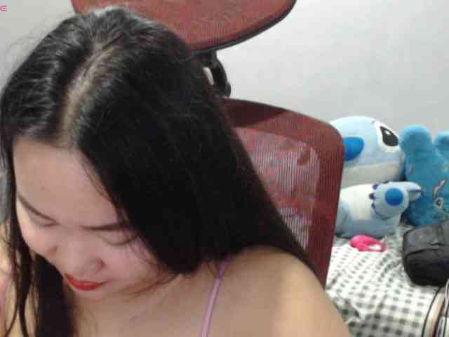 BubbleButtPinay webcam